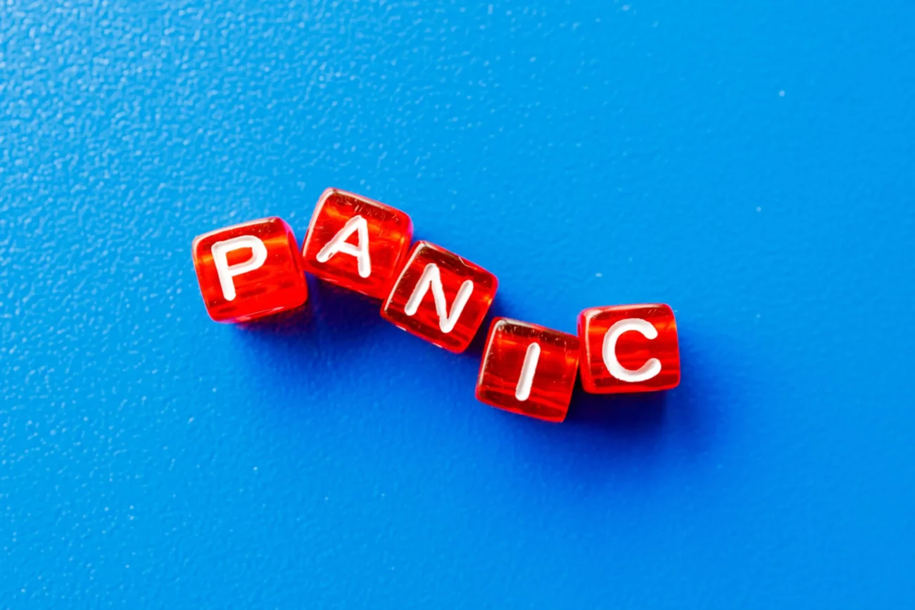 5 red cubes that form the word "panic"