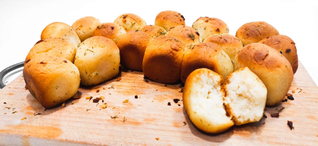 Sarımsaklı Ekmek Topları